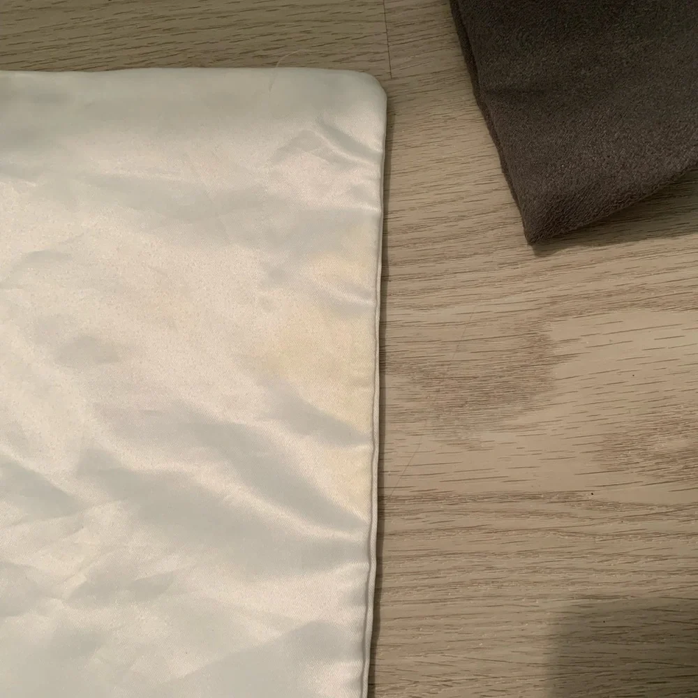 Gucci White Dust Bag with Black Logo - Picture 3 of 7